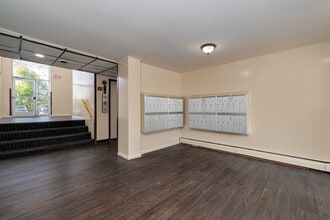 Barclay Square Apartments in Upper Darby, PA - Foto de edificio - Lobby
