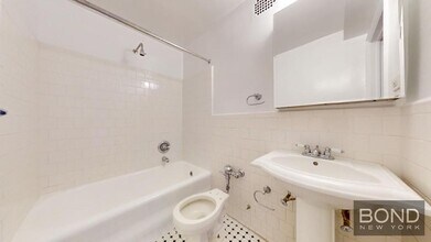 95 Christopher St in New York, NY - Foto de edificio - Building Photo