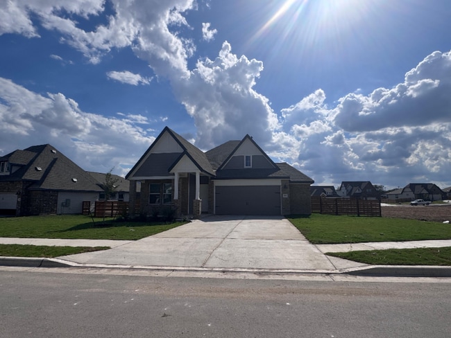 352 Keefer in Kyle, TX - Foto de edificio - Building Photo