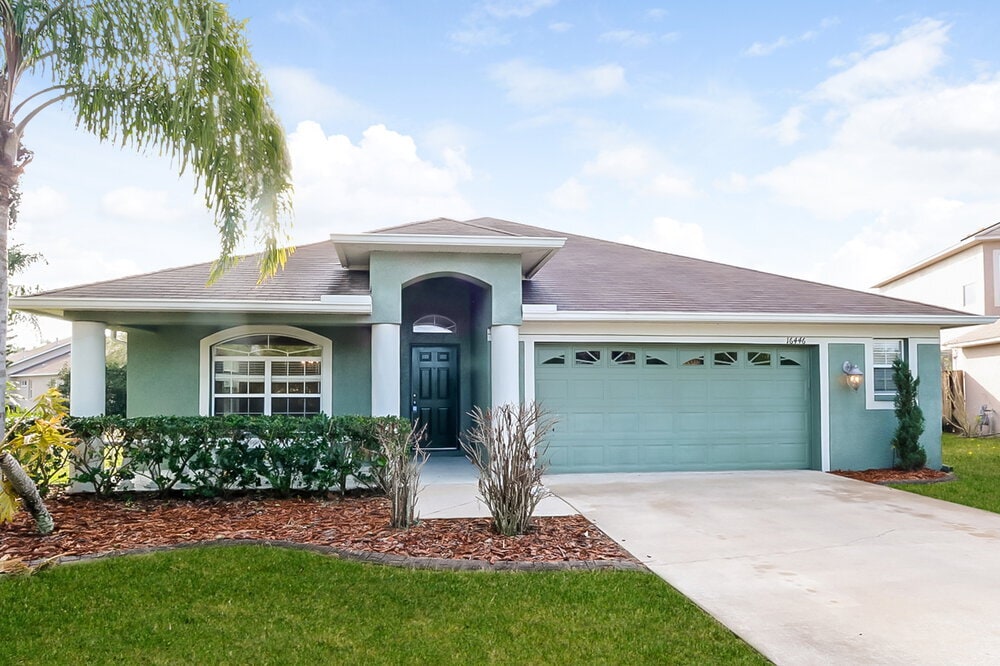 16446 Roaming Way in Odessa, FL - Building Photo