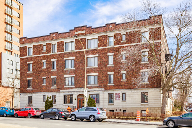 5360 De La Côte-Saint-Luc Ch in Montréal, QC - Building Photo - Building Photo