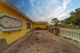 2359 Moore Haven Dr E, Unit 326 in Clearwater, FL - Building Photo - Building Photo