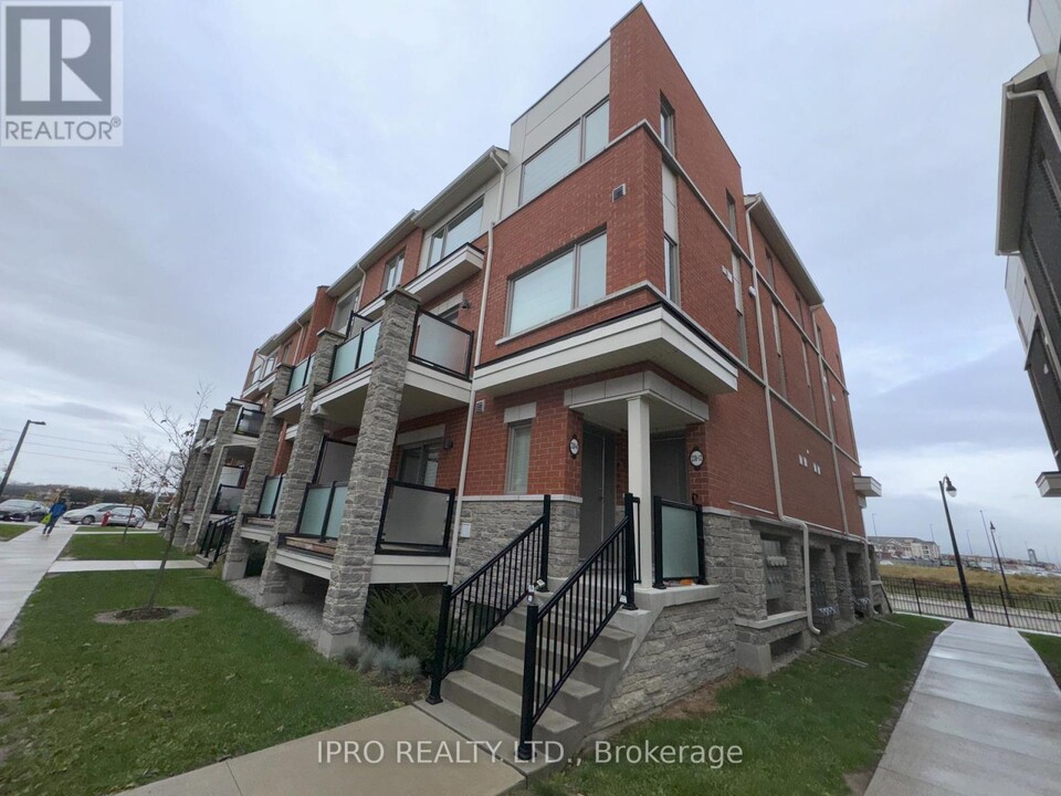 230-230 Lagerfeld Dr in Brampton, ON - Building Photo