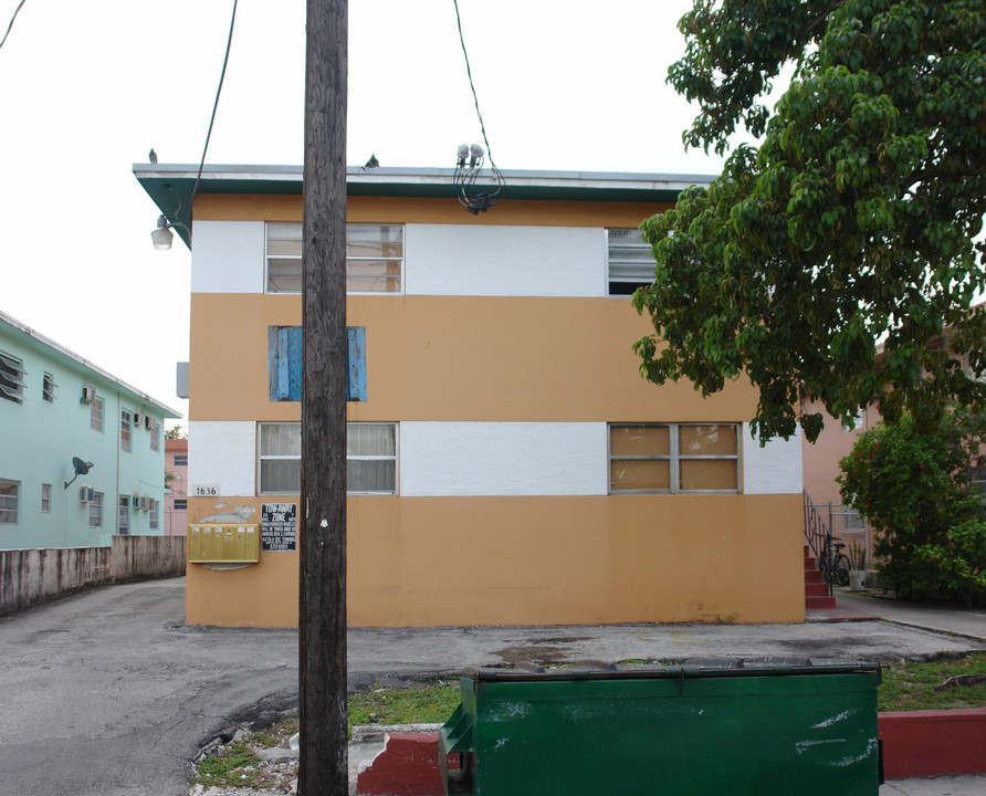 1636 SW 2nd St in Miami, FL - Building Photo