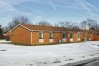 Charles Crest Apartments in Rossford, OH - Building Photo - Building Photo