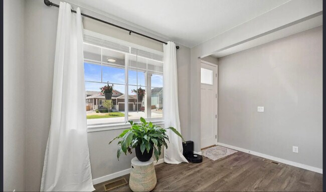 14640 Guernsey Dr in Mead, CO - Foto de edificio - Building Photo