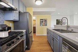 6534 Balboa Blvd in Los Angeles, CA - Building Photo - Building Photo