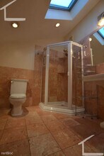 22 Brooks St, Unit 1 in Boston, MA - Foto de edificio - Building Photo