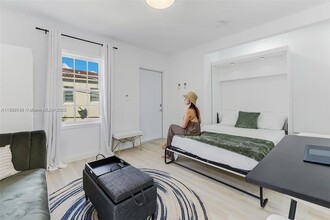 421 75th St, Unit 4 in Miami Beach, FL - Building Photo - Building Photo