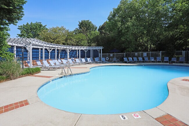 Addison Point in Greensboro, NC - Foto de edificio - Building Photo