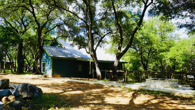 111 Rolling Hills Dr in Spicewood, TX - Building Photo - Building Photo