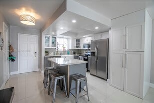2117 NE 123rd St in North Miami, FL - Building Photo
