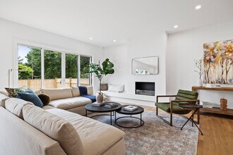 264 Lagrange St in Newton, MA - Building Photo - Building Photo