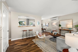 9313 North Hodge Avenue in Portland, OR - Foto de edificio - Building Photo