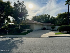 3989 Calle Del Sol in Thousand Oaks, CA - Foto de edificio - Building Photo