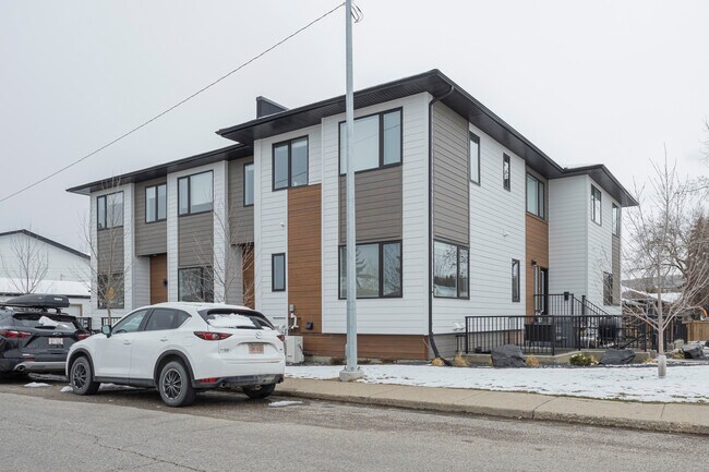 4656 85 St NW in Calgary, AB - Building Photo - Building Photo