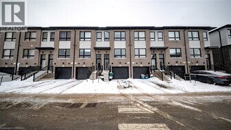 720 Grey St in Brantford, ON - Building Photo