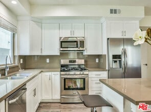 1424 S Bentley Ave in Los Angeles, CA - Building Photo - Building Photo