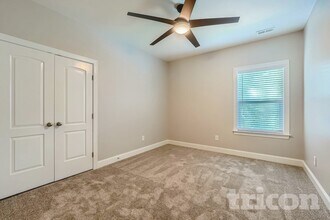 6013 Hyde Park Drive in Indian Trail, NC - Foto de edificio - Building Photo