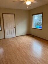 7104 North Mears Street in Portland, OR - Foto de edificio - Building Photo