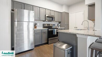 11022 Culebra Rd in San Antonio, TX - Foto de edificio - Building Photo