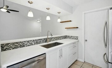 11401 Ptarmigan Dr, Unit Unit B in Austin, TX - Building Photo - Building Photo