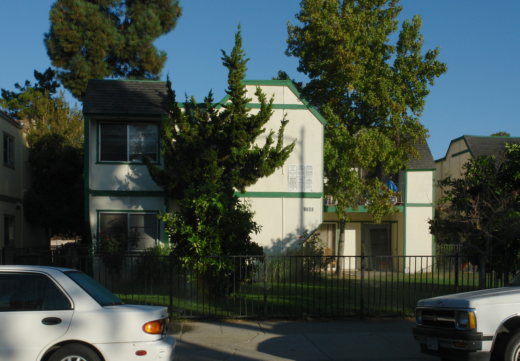 1383 Tami Lee Dr in San Jose, CA - Foto de edificio