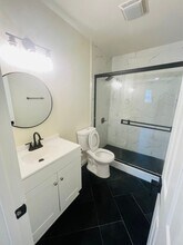 12022 Orangewood Ave in Garden Grove, CA - Foto de edificio - Building Photo