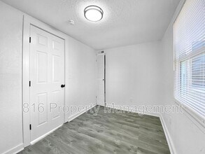 4802 Locust Ave in Kansas City, KS - Building Photo - Building Photo