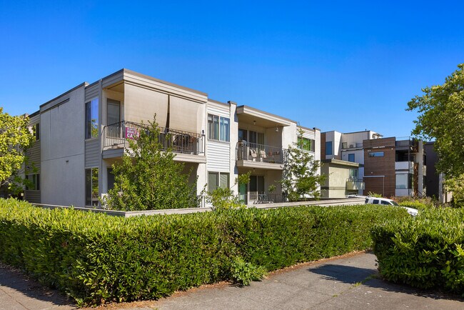 Carmel Apartments in Seattle, WA - Building Photo - Building Photo