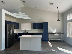 7216 Hawk Haven St in Las Vegas, NV - Building Photo - Building Photo