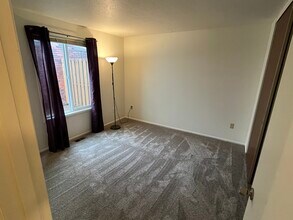 1138 NE 72nd Ave, Unit Duplex in Portland, OR - Building Photo - Building Photo