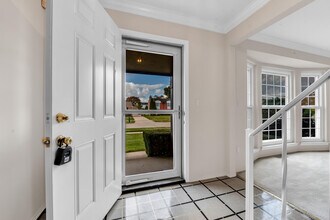 197 Kings Way in Canton Township, MI - Building Photo - Building Photo