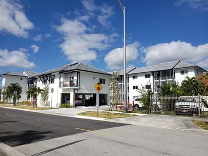 Nueva Aventura in Hialeah, FL - Foto de edificio - Building Photo