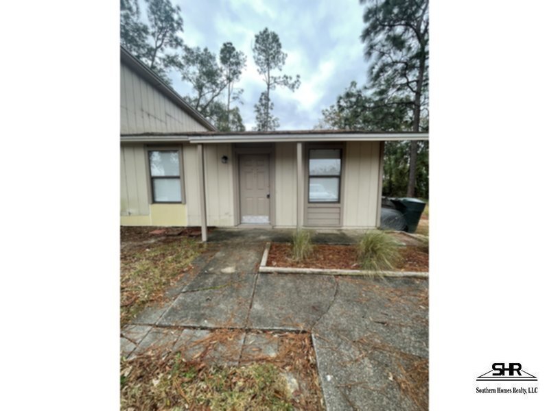 10047 Hillview Dr in Pensacola, FL - Building Photo