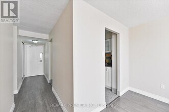 45-545 Sunrise Ave in Toronto, ON - Building Photo - Building Photo