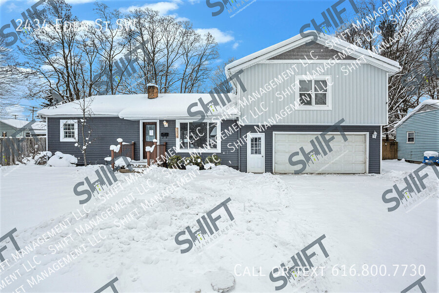 2434 Eden St SW in Wyoming, MI - Building Photo