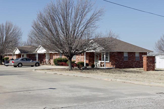 200-211 Ruth Pl in Tecumseh, OK - Building Photo - Building Photo