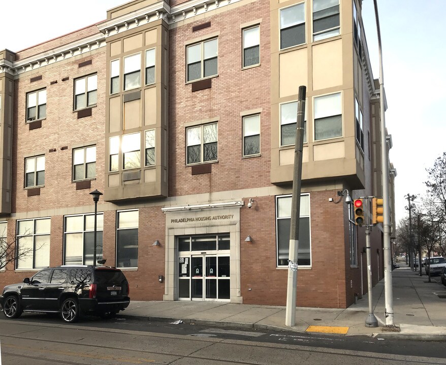 Warnock Village in Philadelphia, PA - Building Photo