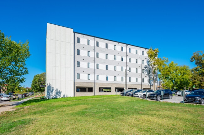 Escher Apartments in West Lafayette, IN - Foto de edificio - Building Photo