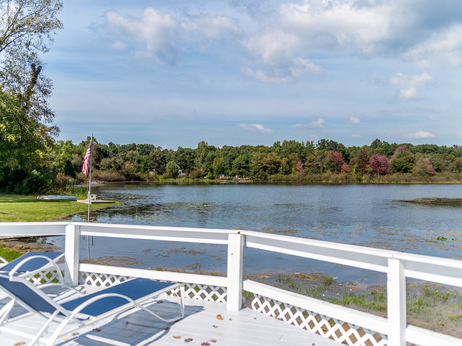 Lakeside Apartments