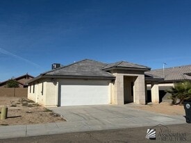 460 Edna Lopez Ct in San Luis, AZ - Building Photo