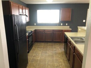 4937 Trail Creek Dr in Fort Worth, TX - Foto de edificio - Building Photo
