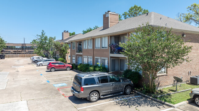 12100 Overbrook Ln in Houston, TX - Building Photo - Building Photo