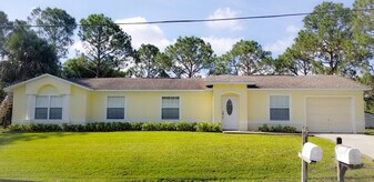 740 Elmont St NW in Palm Bay, FL - Building Photo