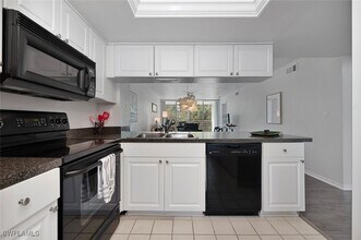 15161 Cedarwood Ln, Unit 1205 in Naples, FL - Building Photo - Building Photo