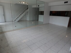 3995 W 9th Ct in Hialeah, FL - Foto de edificio - Building Photo