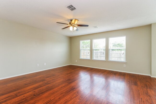 10024 Chapel Rock Dr in Fort Worth, TX - Building Photo - Building Photo