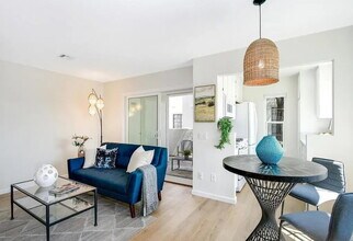 13318 Caminito Ciera in San Diego, CA - Building Photo - Building Photo