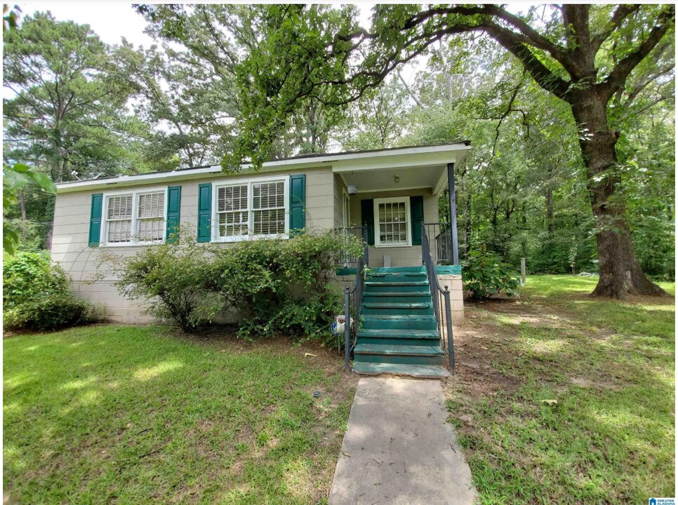 128 14th Ave NW in Center Point, AL - Building Photo